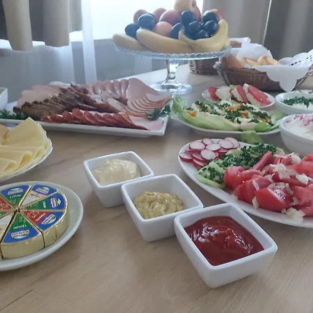 Gwiazda Tatr - Osrodek Rekolekcyjno - Wypoczynkowy Konukevi 3*